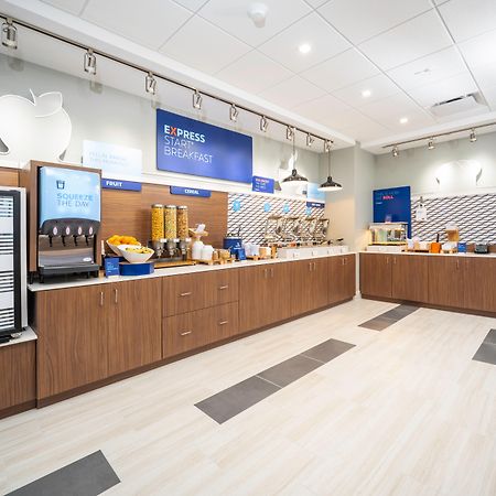 Holiday Inn Express & Suites - Fort Myers Airport By Ihg المظهر الخارجي الصورة