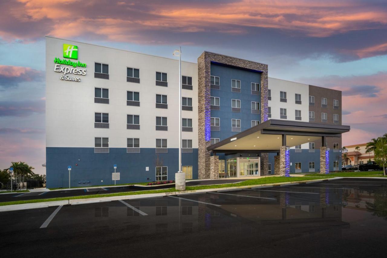 Holiday Inn Express & Suites - Fort Myers Airport By Ihg المظهر الخارجي الصورة