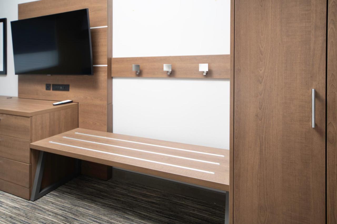 Holiday Inn Express & Suites - Fort Myers Airport By Ihg المظهر الخارجي الصورة
