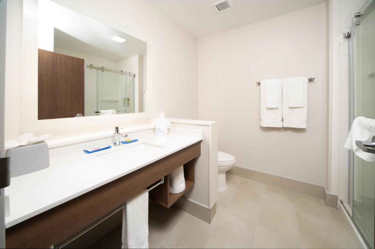 Holiday Inn Express & Suites - Fort Myers Airport By Ihg المظهر الخارجي الصورة
