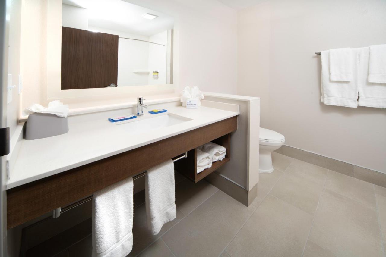 Holiday Inn Express & Suites - Fort Myers Airport By Ihg المظهر الخارجي الصورة