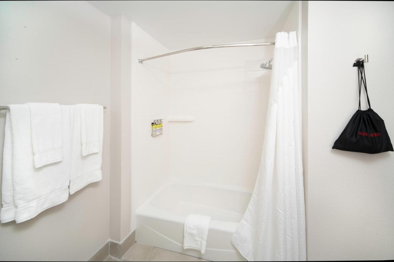 Holiday Inn Express & Suites - Fort Myers Airport By Ihg المظهر الخارجي الصورة
