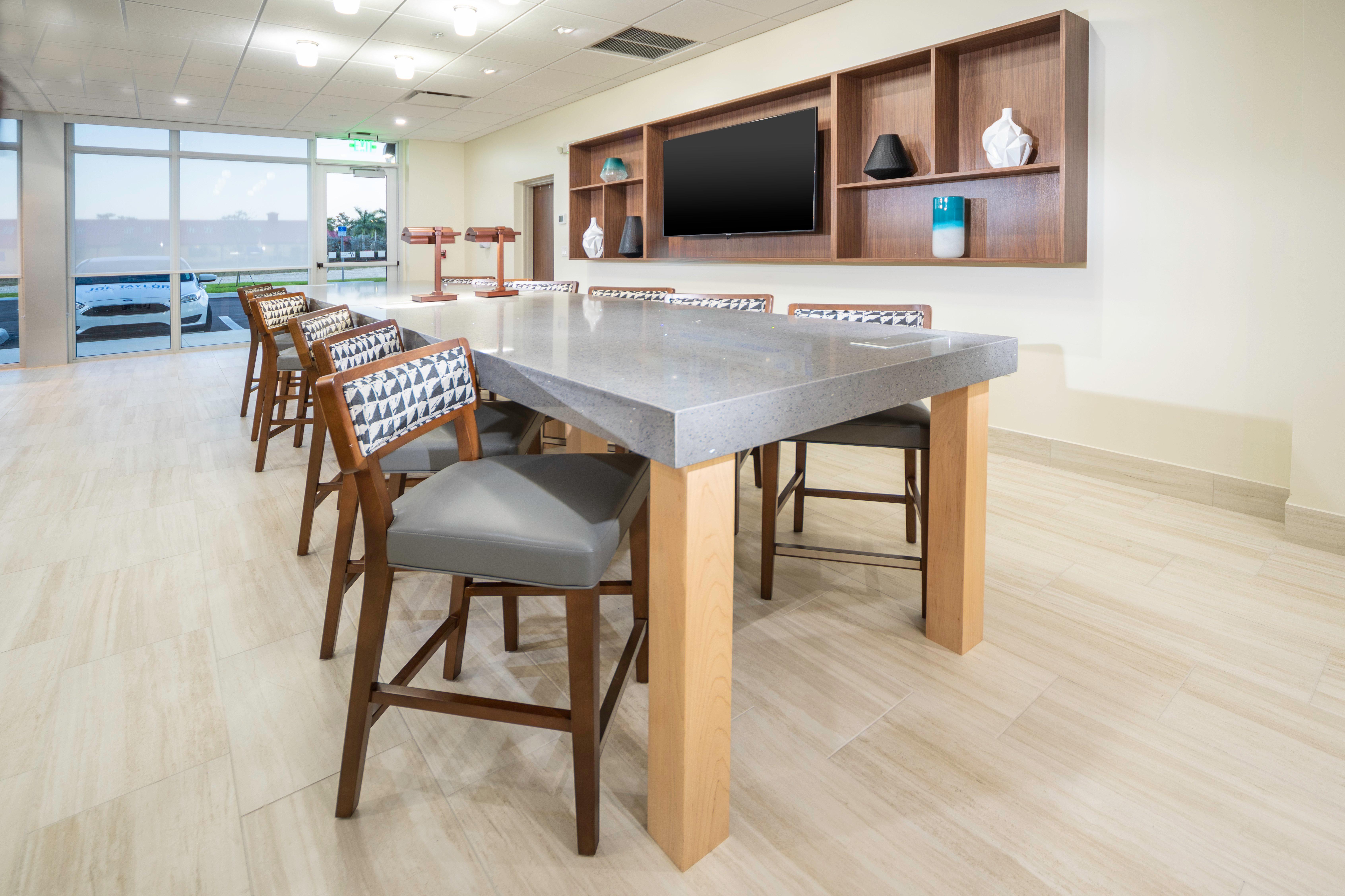 Holiday Inn Express & Suites - Fort Myers Airport By Ihg المظهر الخارجي الصورة